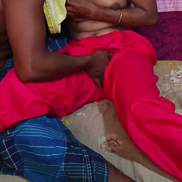 Videoclip viral al unei fete tinere sexy din Bangladesh