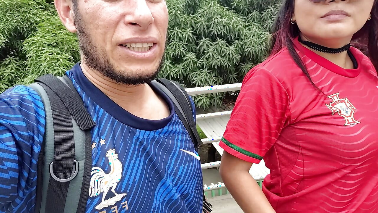 Delicioso sexo anal com uma linda estudante universitária que estava por aí fora de uma ponte estadual.
