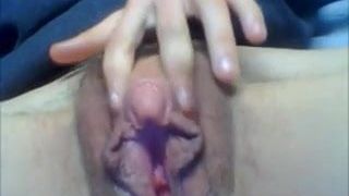 Si masturba un grosso clitoride