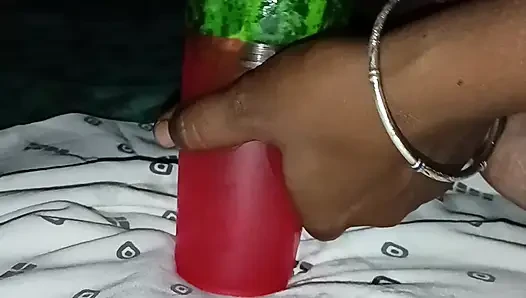 Büyük salatalıklı seksi baldız