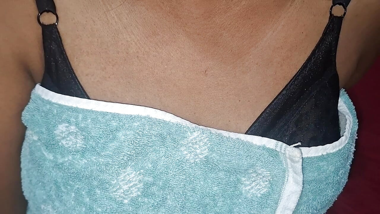 Cega pequena loira milf em ação