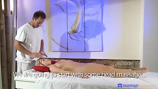 Ruang pijat - tukang pijat pria ngasih perawatan untuk memek sempit bella baby