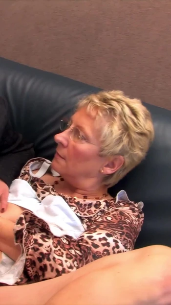 MILF's Threesome Party