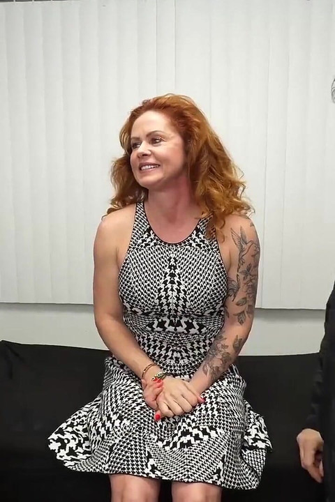 Memek becek suami dientot habis-habisan sama kontol besar pria kulit hitam sampai dicrot di dalam