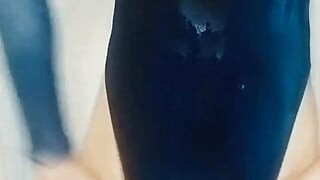 Cdmichelle di bilik mandi memakai leotard biru seksi