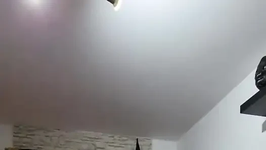 MILF fingert klaffende muschi bis zum tropfenden squirting-orgasmus