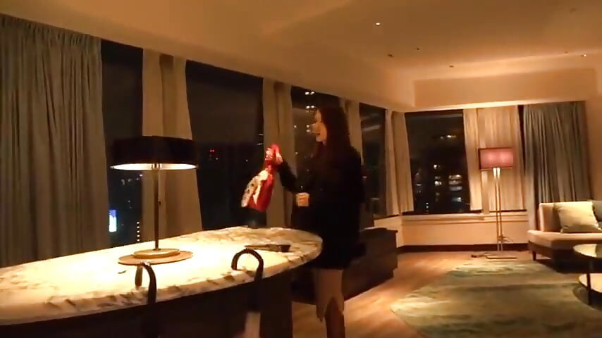 Instant Mount Kiss - Mio rider genom en dubbel klimax