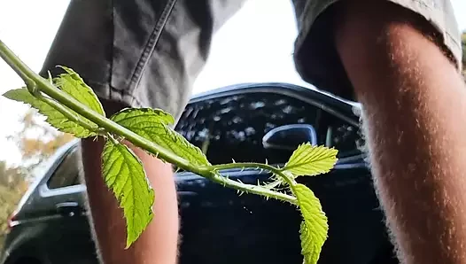 Sokakta işedi
