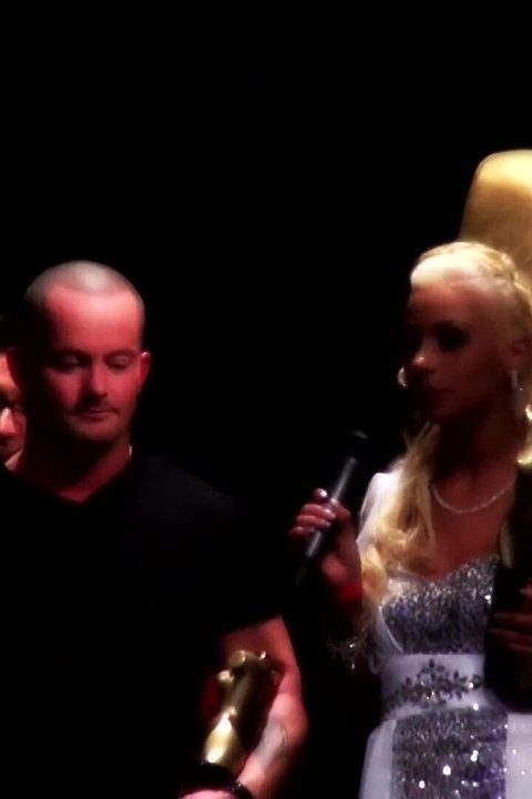 Blond dziwka ostro zerżnięta w intensywnej kompilacji seksu