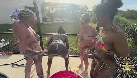 Sahnige Custard Spielzeit: Savanna, Giana, Bleu & Livie Get Schmutzig