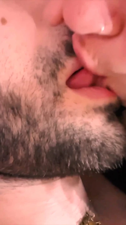 Mesti lihat detik dari "Dari ciuman panas perlahan hingga blowjob - orgasme tanpa had"