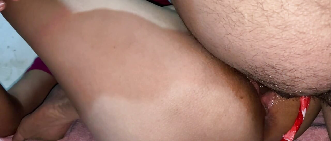 She opens my creamy pussy from so much cock ejaculation and the virgin ass is observed.