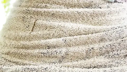 Aku suka banget eksibisianisme, bikin aku semangat untuk ngentot kontolku saat ada orang di sekitar sini