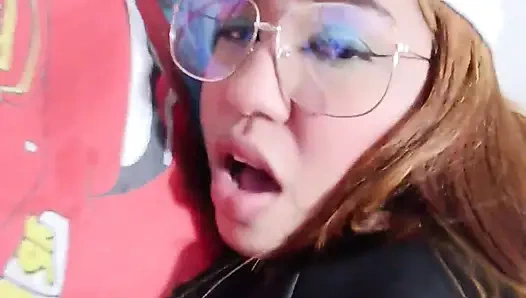 Aku sedih banget, nggak ada tetanggaku yang masih muda, semua orang nggak pernah berumur dan aku menyewa cowok berotot ini untuk ngentot di hari natal 2023 ini