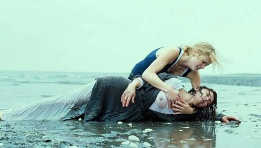 Ashley judd 和 lauren smith 同性恋亲吻在丑闻planet.com