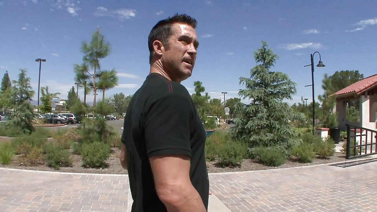 Η εντυπωσιακή ξανθιά λατρεύει τη γεύση του φορτίου στο στόμα της