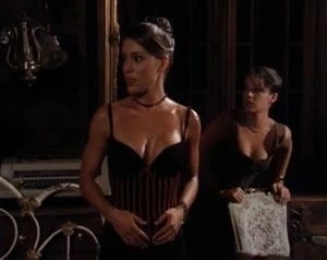 Alyssa Milano - Charmed season 2 collection