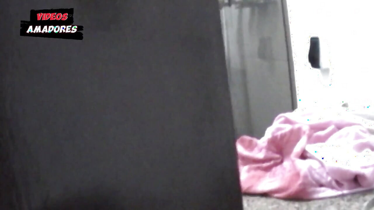 Hot Girl Shaving Her Pussy