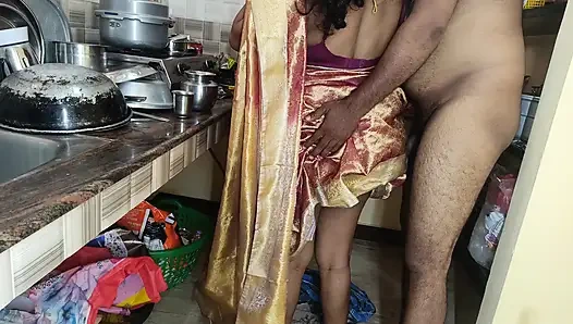 Домохозяйка поделила постель с мужем