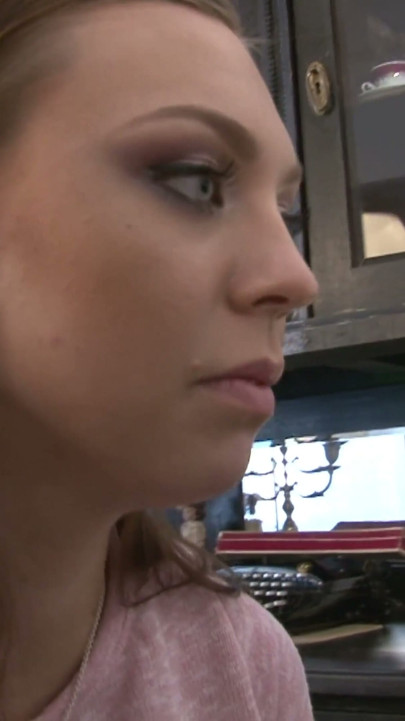 Lucie Twerks & ze weet hoe ze haar kont moet schudden Special Erotica | Clip 1