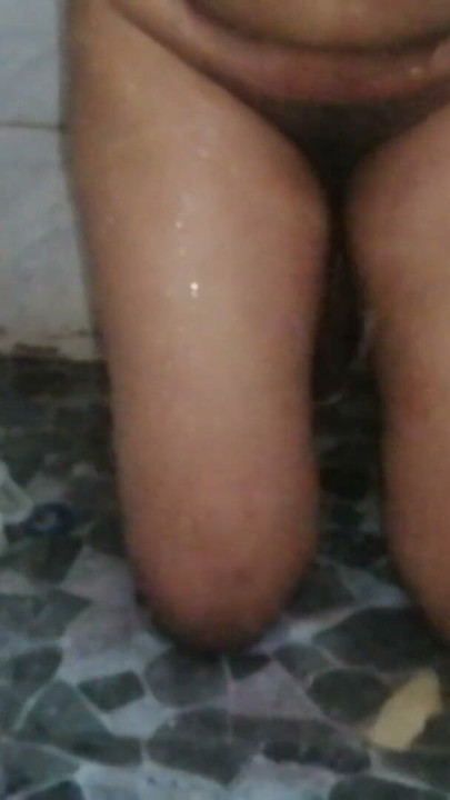 Desi Bhabhi tar golden shower | Klipp 2