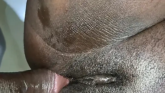 Каждый большой хуй умещается в мою маленькую девственную задницу