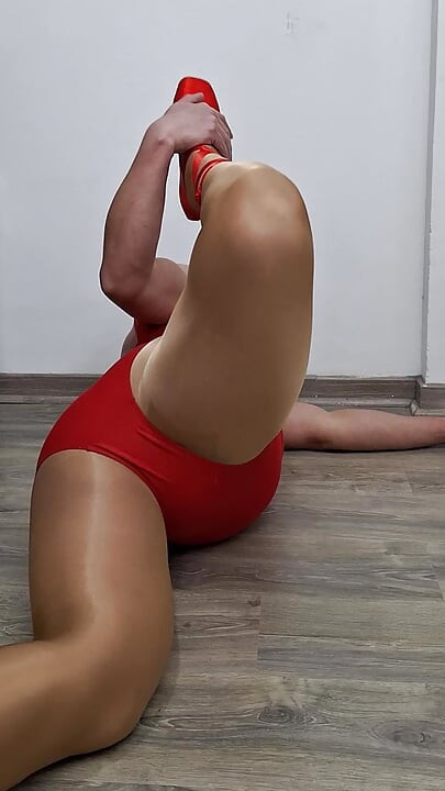 Ballet in red: Stretching, Flexibility and a vibrator