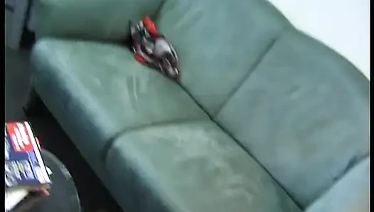 Güzel azgın orta yaşlı seksi kadın bu yarağı profesyonel fahişe gibi emiyor