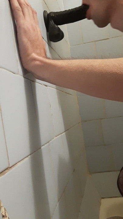 Duboko gutanje VELIKOG CRNOG DILDA prvi put