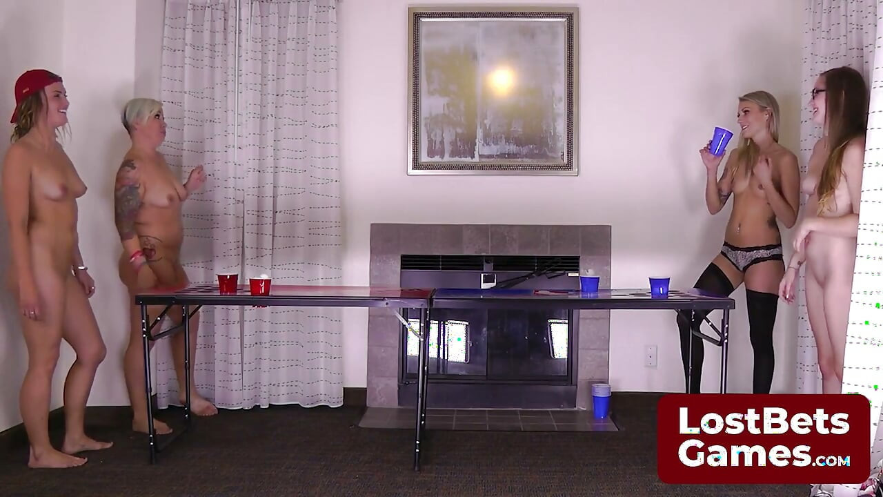 Isang Nakakaaliw na Foursome para sa Nakaka-excite na 2-on-2 Strip Pong