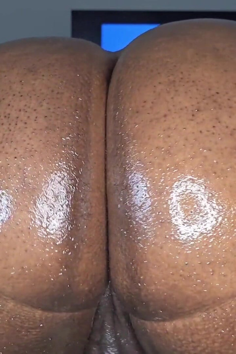 Bouncing Ass with Butt Plug