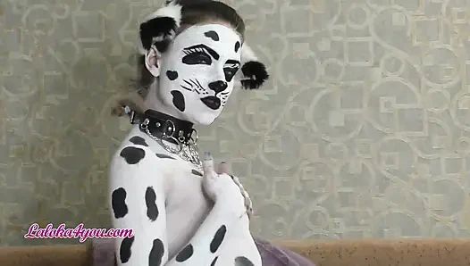 Gadis cantik dengan kostum dalmatian lagi asik ngentot kontol besar cavalier