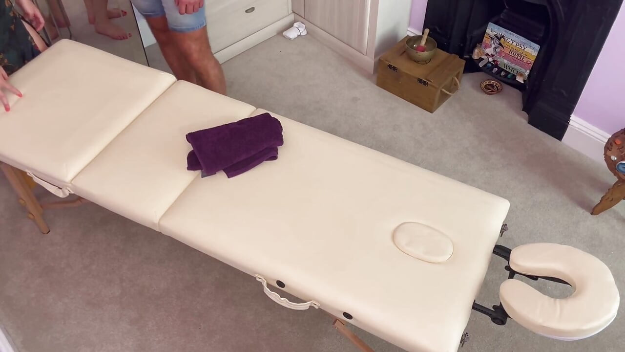 筋肉男が手コキをもらうハッピーエンド