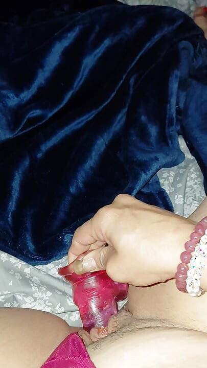 Me fodendo com meu brinquedo favorito