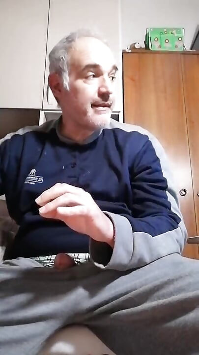 Éjaculation pour une Italienne