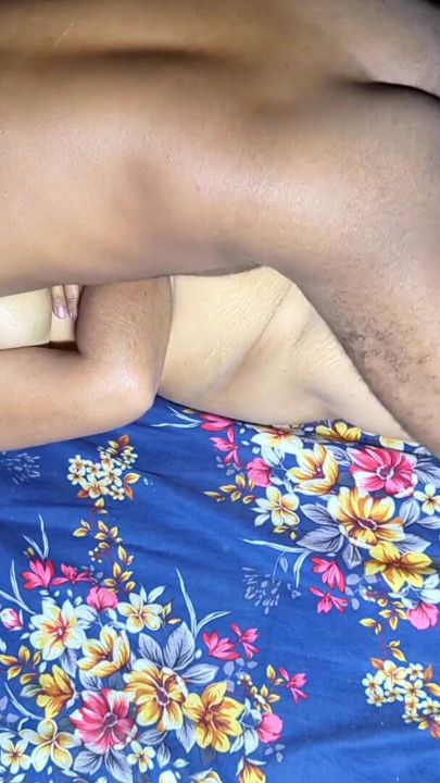 Bhabhi เบงกาลีเงี่ยนเย็ดหนุ่มอินเดียของเธอในเดลีเพื่อระดมเพื่อรักษาหุ่นเซ็กซี่ของเธอ | คลิป 1