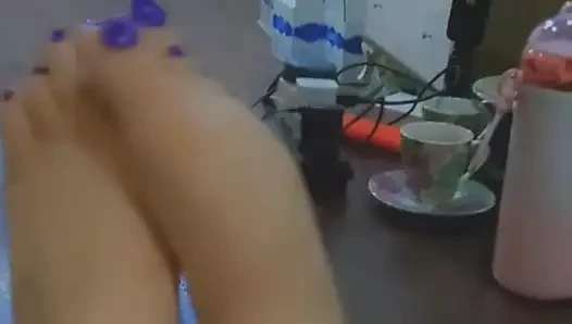 feet