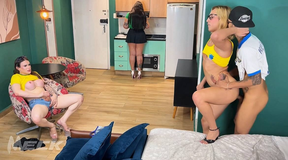 PT.3 Duas gostosas que  gostam do perigo e revezam minha pika sem que minha mulher veja nada..