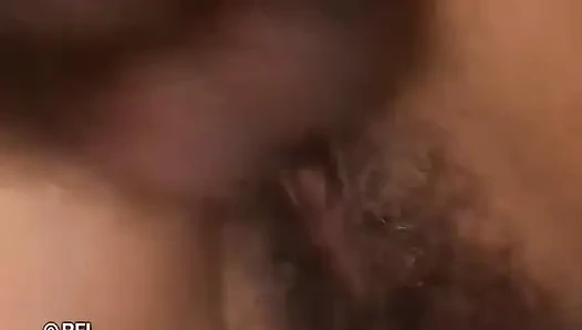 Behaarte reife muschi hart gefickt