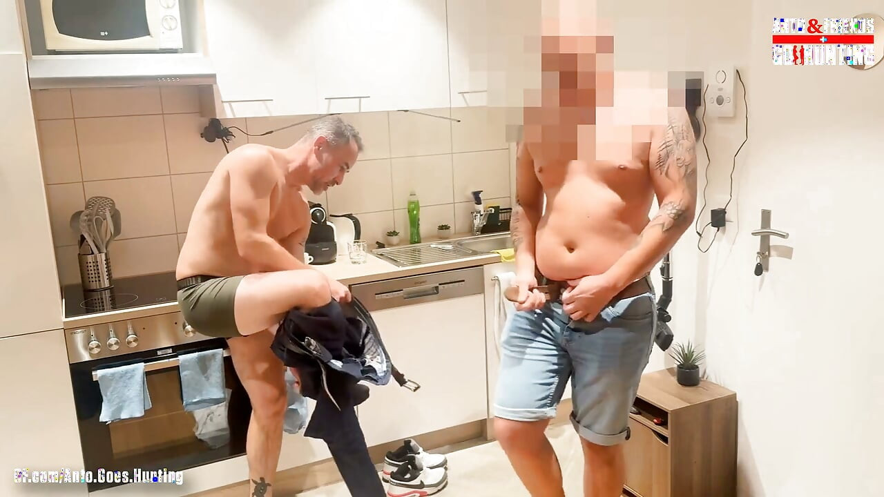 שרברב גרמני סקרן מזיין מתווך גרמני נשוי במטבח