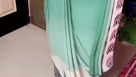 Istri tamil india renu lagi asik muasin memeknya pakai handuk sambil bugil sambil pakai kain sperma hangat! Indianhotwifex