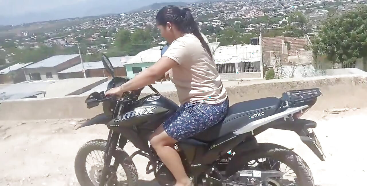 Foi assim que Keilimar foi cobrada pelas aulas de condução de motocicletas