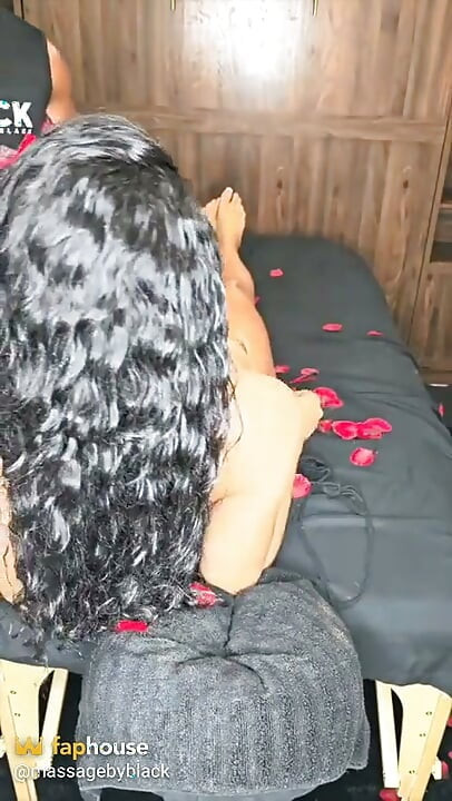 Erotic Massage with Honey TS