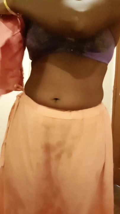 ตูดใหญ่และหีของเมียทมิฬ Desi โดนแกล้งเสียวใน Saree หลังโรงแรม - หนังผัวชอบให้เมียมีชู้! Indianhotwifex