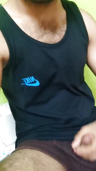 Дезі гарячий чоловік мастурбує соло