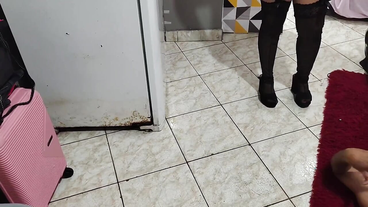 ドミナトリックス支配 座り込み支配