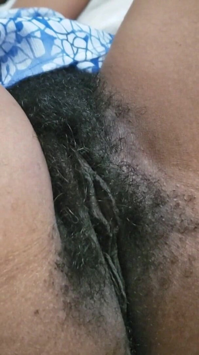 Tante seksi dewasa dengan lekuk tubuh dan energi alami di kamar tidur | Klip 1