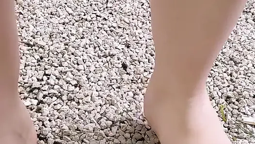 Açık havada işiyor!