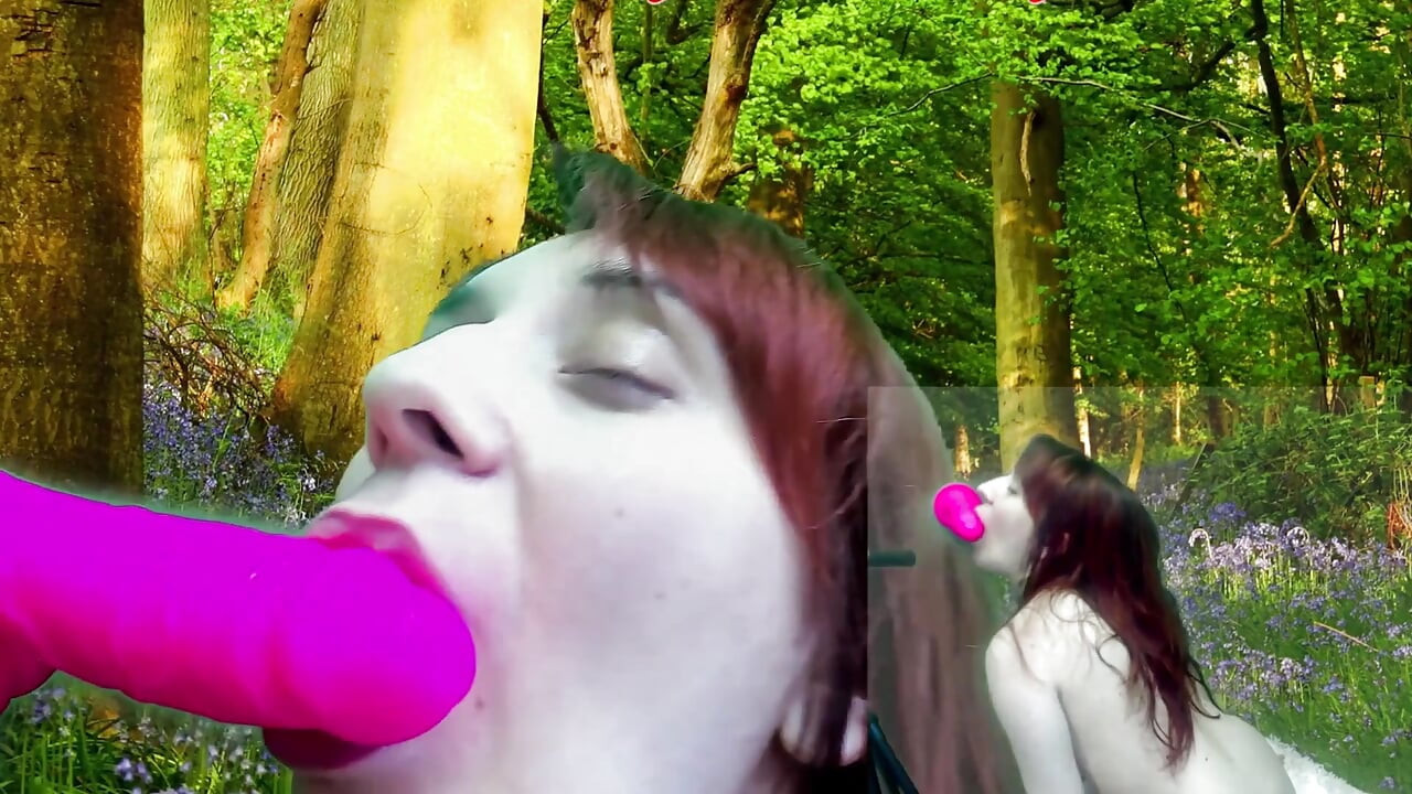 She Sucked Didlo and Went on It to Receive a Squirt