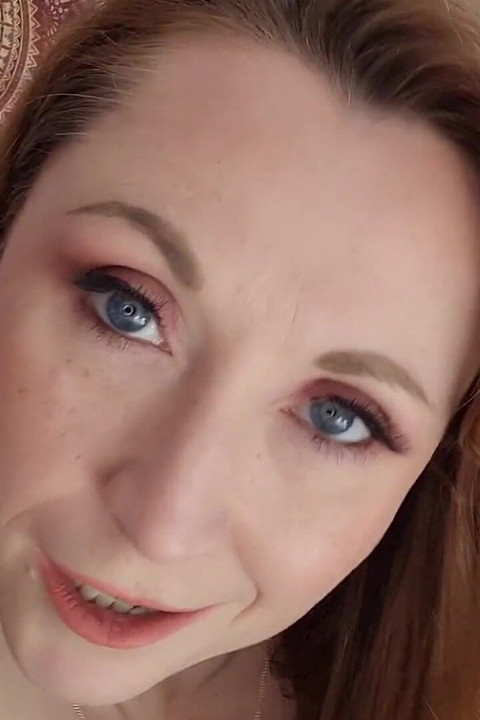 Size Queen Squirting MILF Fists Herself